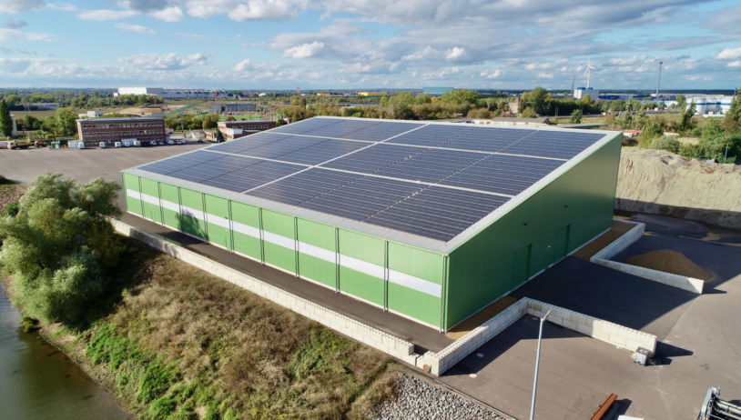 Hallendach der MDSU mit Photovoltaik-Dachanlage